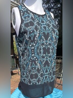 Banana Republic Black and Teal Printed Sleeveless Blouse. Size XS.